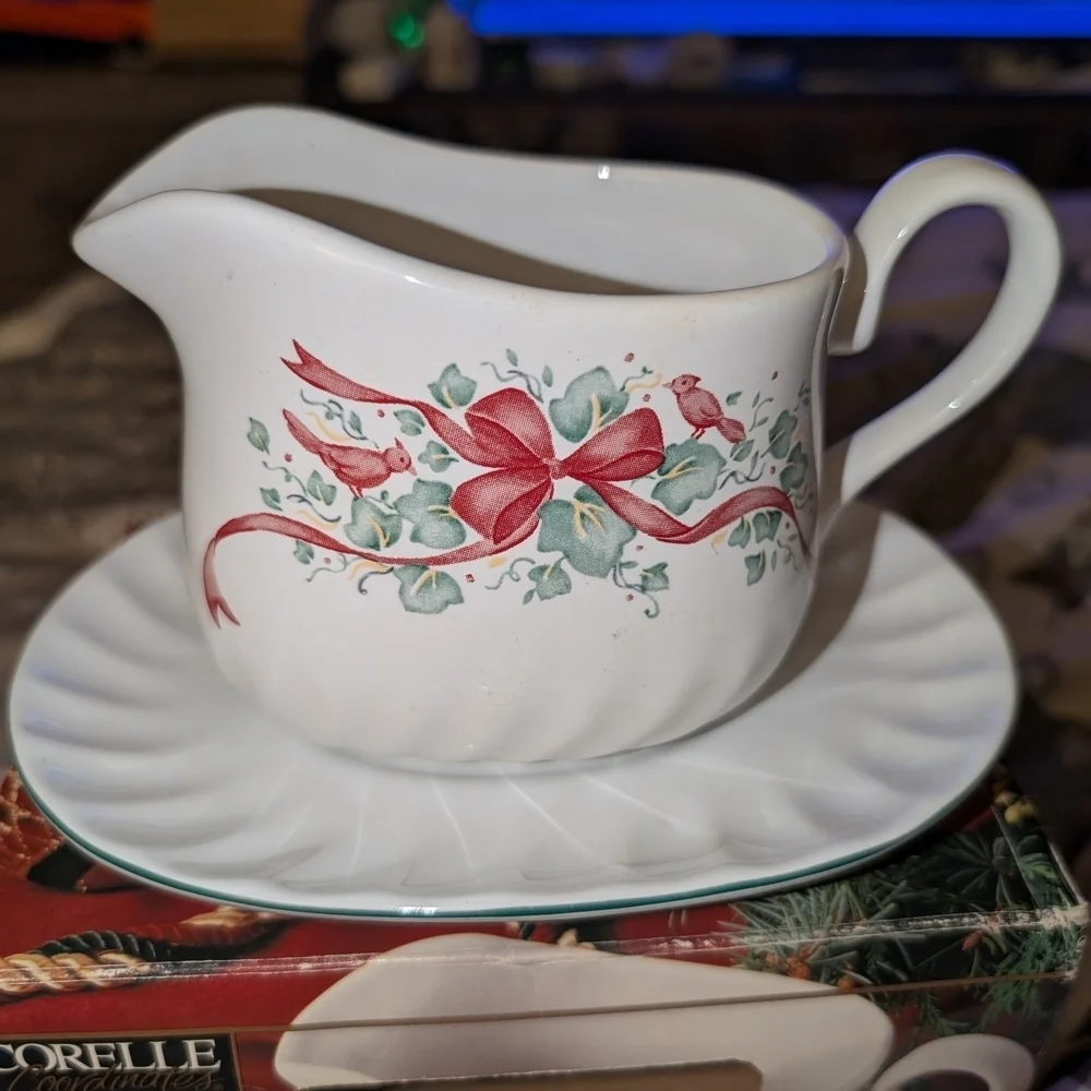 Corelle Gravy Boat Callaway Holiday Serveware